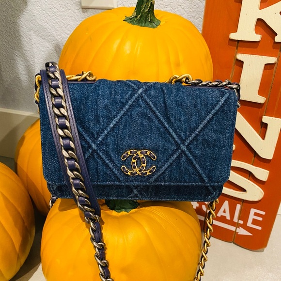 CHANEL Handbags - 💓Sold💓Chanel 19 WOC